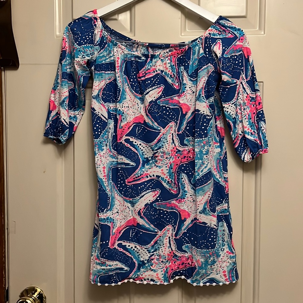 Lilly Pulitzer girls dress beautiful starfish pattern, on or off the shoulders.